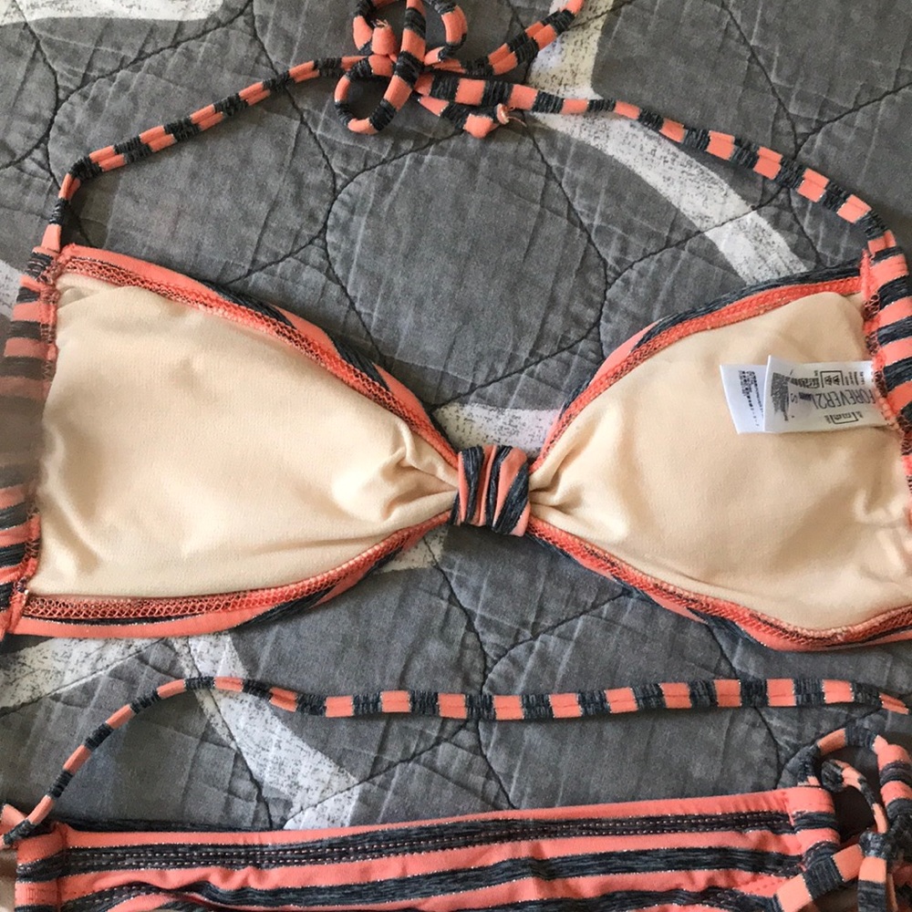 F21 bikini ๐โ๏ธ - Picture 2 of 3
